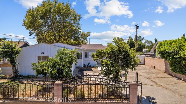 Detail Gallery Image 1 of 36 For 8053 Brimfield Ave, Panorama City,  CA 91402 - 4 Beds | 1/1 Baths