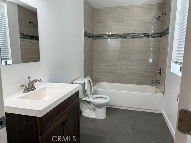 Detail Gallery Image 13 of 16 For 137 W 6th Street #301,  Long Beach,  CA 90802 - 2 Beds | 2/1 Baths