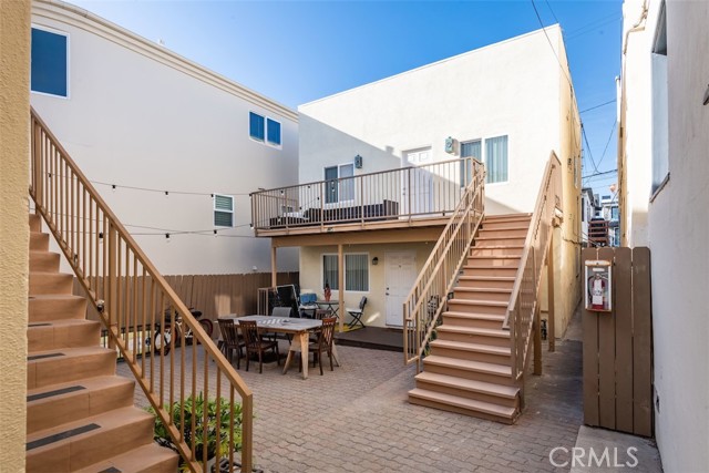 Detail Gallery Image 3 of 19 For 135 29th St, Hermosa Beach,  CA 90254 - – Beds | – Baths