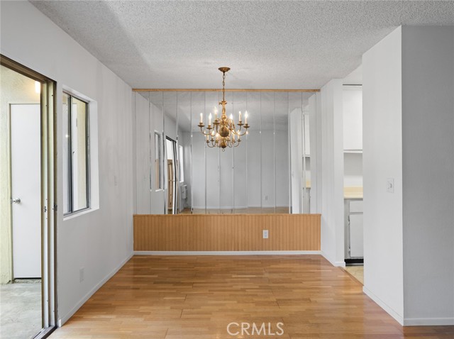 4919 Indian Wood Road, Culver City CA: https://media.crmls.org/medias/23b4b928-b705-4a13-9bd0-80a98fd86813.jpg