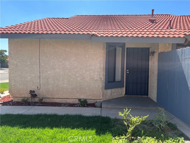 Detail Gallery Image 2 of 38 For 3025 E Avenue #1,  Palmdale,  CA 93550 - 3 Beds | 2 Baths