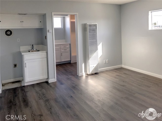 Detail Gallery Image 15 of 25 For 5847 Cherry Ave, Long Beach,  CA 90805 - – Beds | – Baths