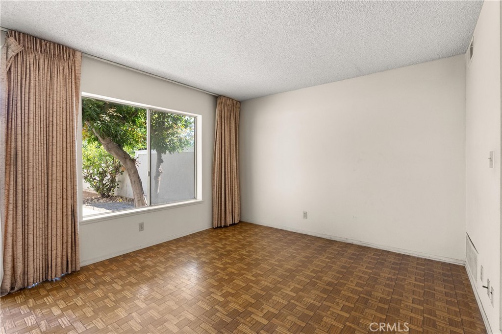 MLS #OC25219195 image #8