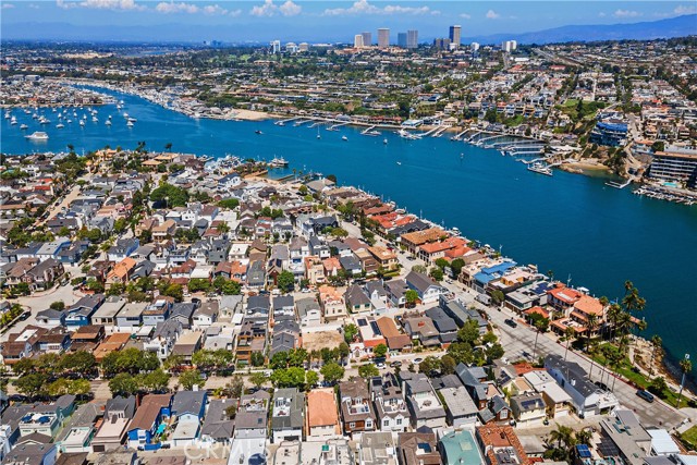 2149 E Ocean Boulevard, Newport Beach CA: https://media.crmls.org/medias/23b5cf38-e7f3-40dc-9b06-4339fde29ad2.jpg