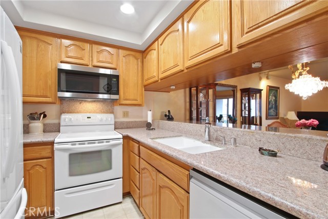 Detail Gallery Image 5 of 51 For 2235 W 25th St #122,  San Pedro,  CA 90732 - 2 Beds | 2/1 Baths