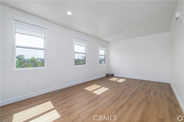 4933 N River Road, Oceanside CA: https://media.crmls.org/medias/23b6eb75-03fe-491e-96a0-762974f1f5c2.jpg