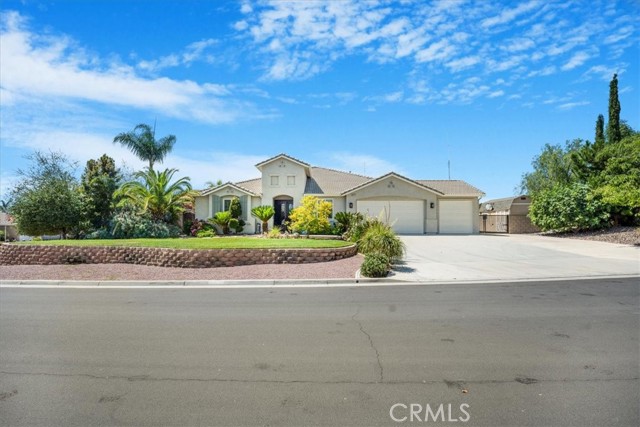 19247 Mountain Shadow Lane, Perris CA: https://media.crmls.org/medias/23b73017-3678-4849-bd1b-048332250b3d.jpg