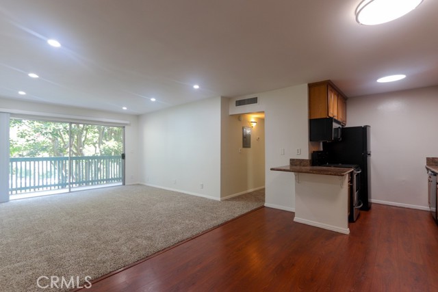 Detail Gallery Image 3 of 27 For 564 N Bellflower Bld #218,  Long Beach,  CA 90814 - 1 Beds | 1 Baths