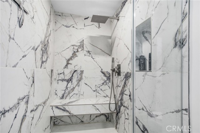 20200 Clark Street, Woodland Hills CA: https://media.crmls.org/medias/23b7e3fe-267b-44cd-bf35-03b264e2f861.jpg