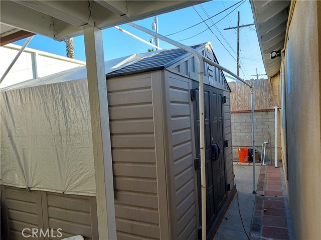 Detail Gallery Image 14 of 20 For 6230 Peach Ave, Van Nuys,  CA 91411 - 4 Beds | 2/1 Baths