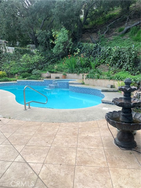 Detail Gallery Image 6 of 6 For 1918 Calafia St, Glendale,  CA 91208 - 3 Beds | 2 Baths