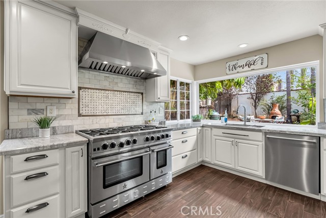 Detail Gallery Image 1 of 38 For 1351 Dr. Kirkwood, Corona,  CA 92882 - 4 Beds | 3 Baths