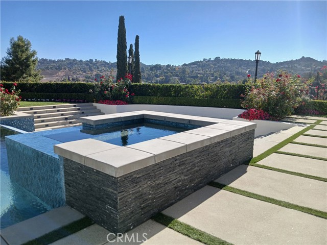 Detail Gallery Image 6 of 14 For 15819 High Knoll Rd, Encino,  CA 91436 - 6 Beds | 6/2 Baths