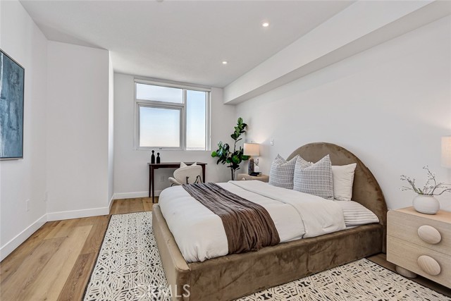 Detail Gallery Image 34 of 55 For 13600 Marina Pointe Dr #905,  Marina Del Rey,  CA 90292 - 2 Beds | 2/1 Baths