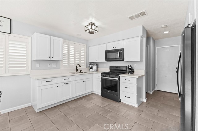 Detail Gallery Image 18 of 59 For 823 Pathfinder Way, Corona,  CA 92878 - 3 Beds | 2/1 Baths