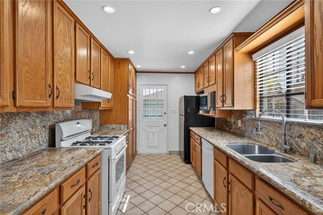 Detail Gallery Image 20 of 44 For 15202 Florwood Ave, Lawndale,  CA 90260 - 5 Beds | 3 Baths