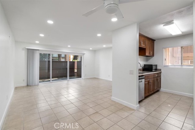 Detail Gallery Image 11 of 44 For 1044 Cabrillo Park #B,  Santa Ana,  CA 92701 - 2 Beds | 1 Baths