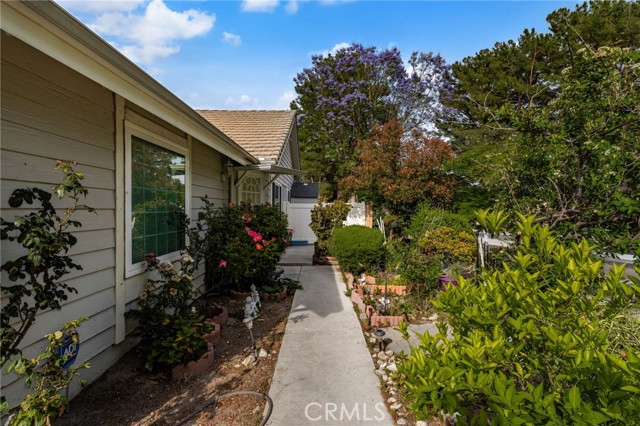 12325 Bellflower Court, Rancho Cucamonga CA: https://media.crmls.org/medias/23bb0588-1488-4af2-9476-2595360bfdec.jpg