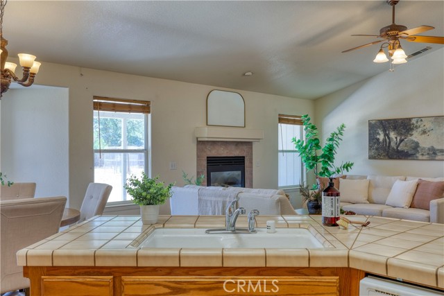 6150 Champagne Lane, Paso Robles CA: https://media.crmls.org/medias/23bc1dd0-6278-4639-8e9c-996b8c5b061e.jpg