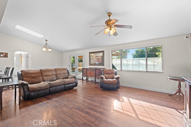 Detail Gallery Image 5 of 36 For 118 Bryn Mawr Rd, Claremont,  CA 91711 - 3 Beds | 2 Baths