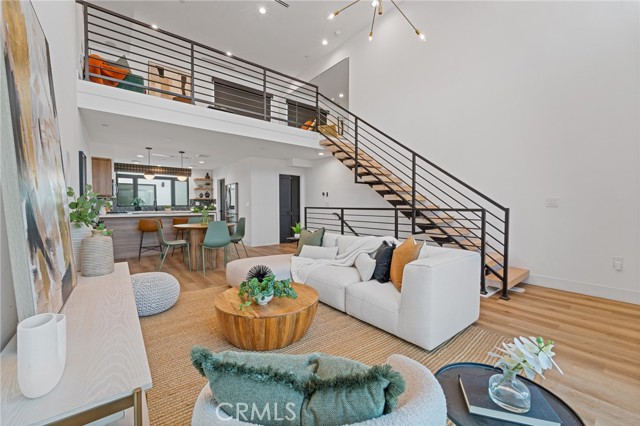 Detail Gallery Image 7 of 27 For 11314 Victory Bld, North Hollywood,  CA 91606 - 3 Beds | 3/1 Baths