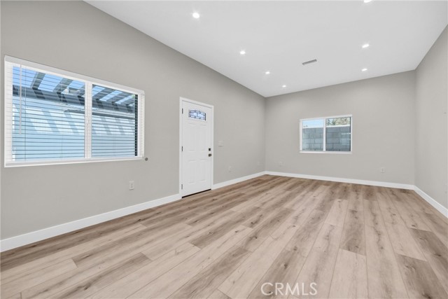 Detail Gallery Image 4 of 21 For 9998 1/2 Louise Ave, Northridge,  CA 91325 - 2 Beds | 2 Baths