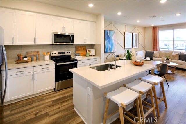 Detail Gallery Image 7 of 18 For 9525 Hannah Way, Riverside,  CA 92503 - 3 Beds | 3 Baths