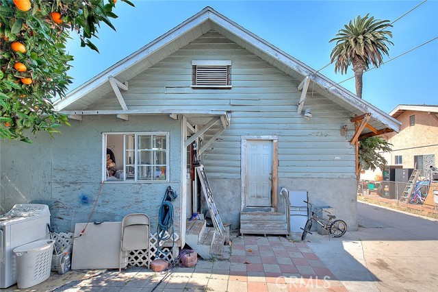 702 52nd Street, Los Angeles, California 90037, 2 Bedrooms Bedrooms, ,1 BathroomBathrooms,Single Family Residence,For Sale,52nd,TR24106397