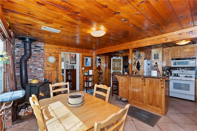Detail Gallery Image 7 of 35 For 655 Silver Tip Dr, Big Bear Lake,  CA 92315 - 4 Beds | 2 Baths