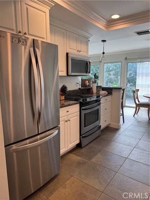 Detail Gallery Image 4 of 19 For 2522 University, Newport Beach,  CA 92660 - 2 Beds | 2 Baths