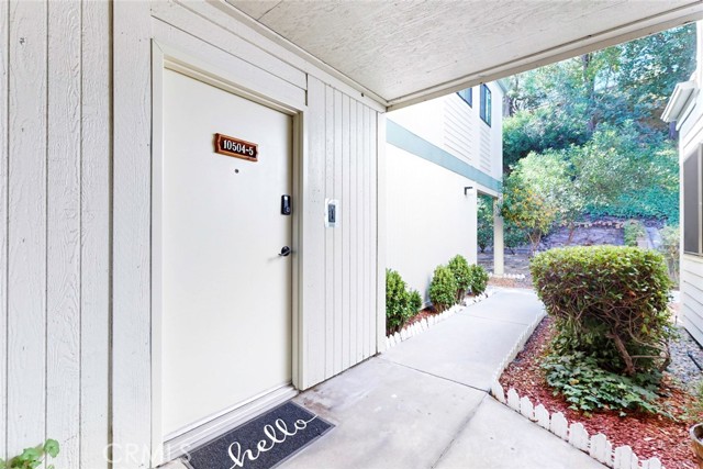 Detail Gallery Image 8 of 38 For 10504 Sunland Blvd Bld #5,  Sunland,  CA 91040 - 2 Beds | 2 Baths