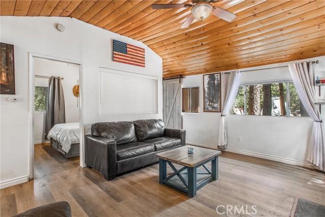 9269 Wood Road, Forest Falls CA: https://media.crmls.org/medias/23c14811-218c-4ea0-ad53-9dc22a4fc027.jpg