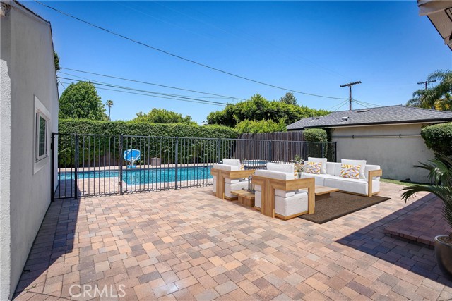 Detail Gallery Image 11 of 19 For 4637 Varna Ave, Sherman Oaks,  CA 91423 - 3 Beds | 2/1 Baths