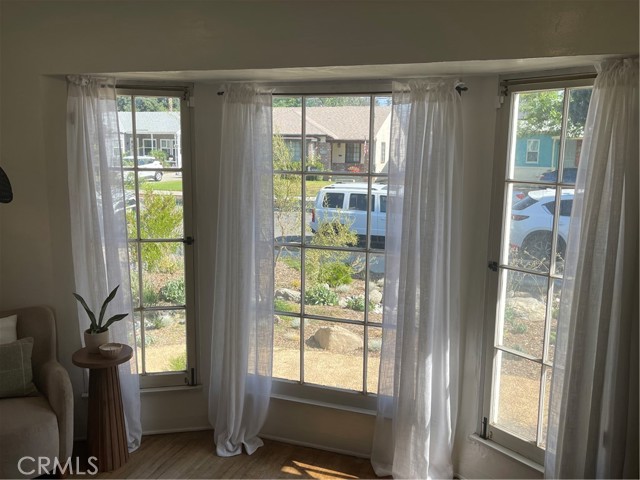 4586 Sunnyside Drive, Riverside CA: https://media.crmls.org/medias/23c22a55-0cf7-4396-b9ef-850a139c7024.jpg