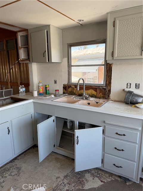 Detail Gallery Image 2 of 43 For 301 E Foothill #6,  Pomona,  CA 91767 - 2 Beds | 2 Baths