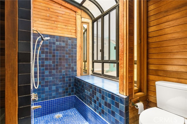 51 B Surfside Avenue, Surfside CA: https://media.crmls.org/medias/23c25eeb-2fb9-475b-b2f4-fc3c39835d78.jpg