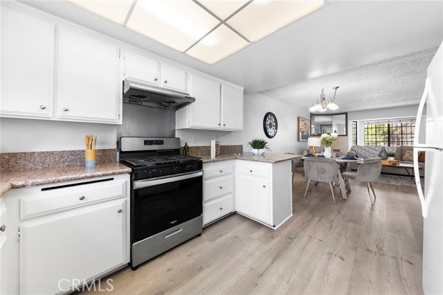 321 N Lincoln Avenue, Monterey Park CA: https://media.crmls.org/medias/23c2a6c2-f407-41f5-a25f-2a7f5f28bb0c.jpg
