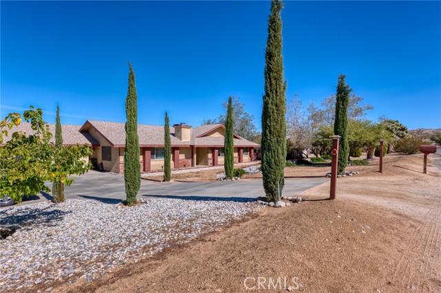 Detail Gallery Image 3 of 32 For 58350 Carlyle, Yucca Valley,  CA 92284 - 3 Beds | 2 Baths