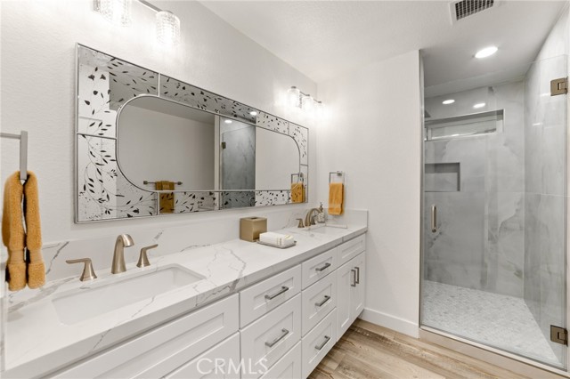 Image 11 of 33 For 21885 Lake Mathews Drive