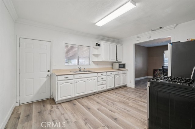 Detail Gallery Image 6 of 17 For 385 E 17th St, San Bernardino,  CA 92404 - 3 Beds | 1 Baths