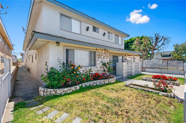 11726 Freeman Avenue, Hawthorne CA: https://media.crmls.org/medias/23c42a30-5d03-4576-a35e-4bcdc4e422b0.jpg