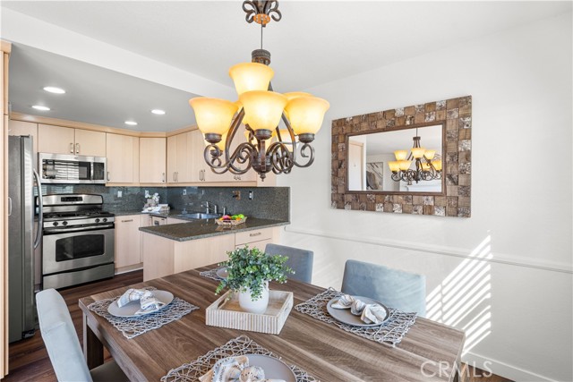 Detail Gallery Image 2 of 24 For 106 N Western #205,  San Pedro,  CA 90732 - 2 Beds | 2 Baths