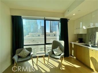 400 S Broadway, Los Angeles CA: https://media.crmls.org/medias/23c6975d-04eb-4c8f-8140-9fe69f2c7520.jpg