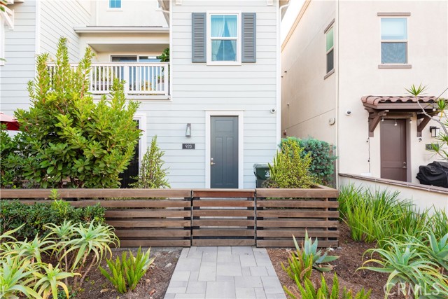 920 E Santa Ana Street, Anaheim CA: https://media.crmls.org/medias/23c76f87-2345-40bd-a2b7-f7d5c01b3c56.jpg