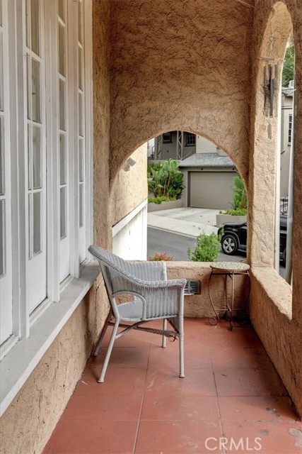 4221 Hazel Kirk Drive, Los Angeles CA: https://media.crmls.org/medias/23c7e0bd-f9f3-40ae-916e-dadfa9db6000.jpg