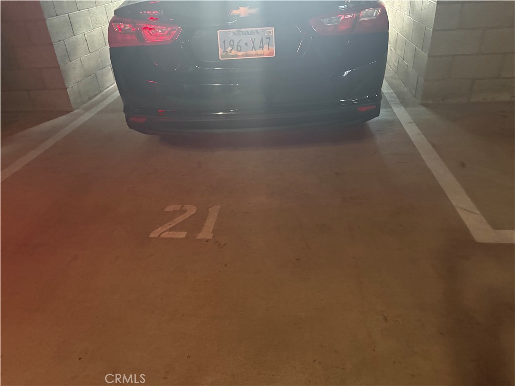 https://media.crmls.org/medias/23c80391-7d1b-4663-945d-b50a168032ef.jpg?preset=X-Large
