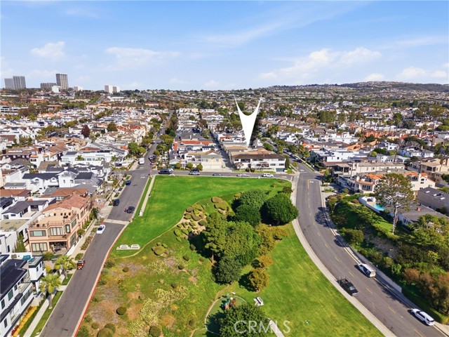 Detail Gallery Image 10 of 40 For 429 Carnation Ave, Corona Del Mar,  CA 92625 - – Beds | – Baths