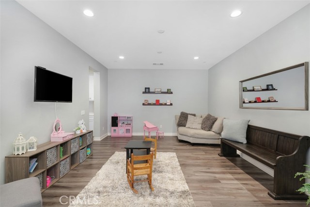 Detail Gallery Image 13 of 44 For 17183 Compass Dr, Riverside,  CA 92503 - 5 Beds | 4/1 Baths