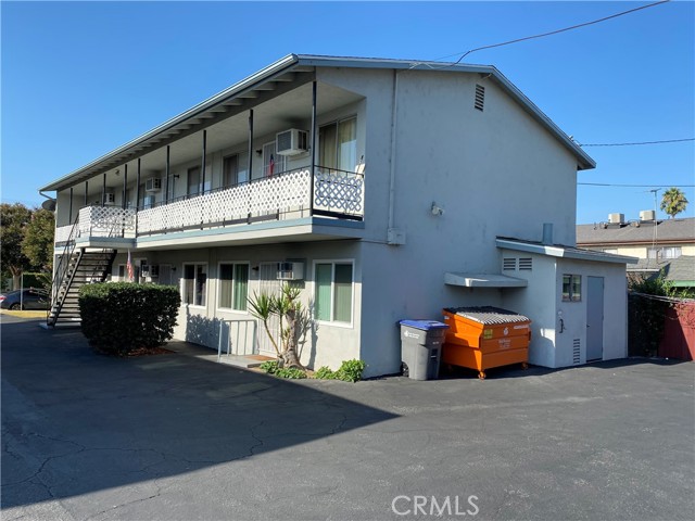 647 Salem Street photo 2