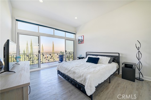 Detail Gallery Image 26 of 44 For 3952 Oakfield Dr, Sherman Oaks,  CA 91423 - 5 Beds | 4/1 Baths